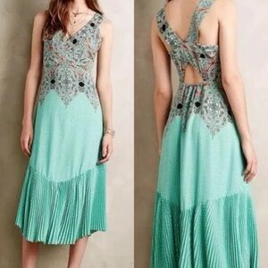 Anthropologie Maeve green boho cut out back v neck pleated sleeveless dress